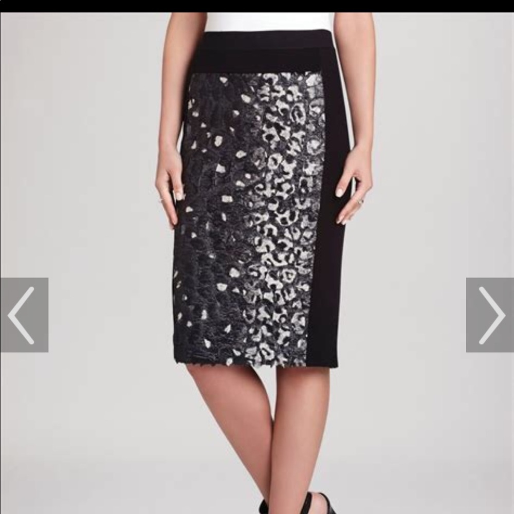 Bcbgmaxazria faux fur skirt / Size Large